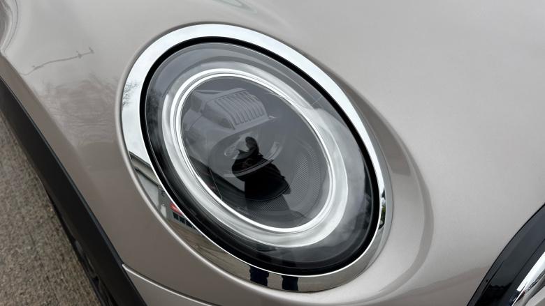 MINI Hatchback 1.5 Cooper Classic Premium Plus 5dr Auto Petrol Hatchback